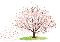 Un lampadario illuminato da una lampada sospesa sotto una pianta di ciliegio in fiore, con le sue fioriture delicate di cherry blossom