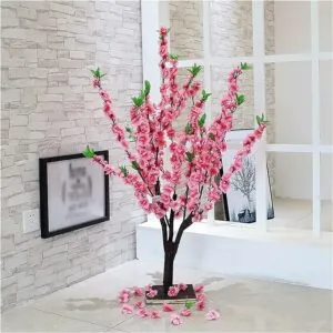 Una meravigliosa composizione floreale di frutta deliziosa, fiori, piante ed elementi di design dinterni, tutto sapientemente armonizzato per creare unopera di arte e decorazione perfetta per ogni ambiente