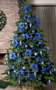 Salve Natalem! Un simpatico pupazzo di neve, decorazioni natalizie, un festival di festività, una bellissima pianta, un albero di Natale, un albero ben addobbato, decorazioni per lalbero di Natale, una ruota, e Babbo Natale che arriva in groppa al suo slitta tutti gli elementi che rendono unico il Natale!